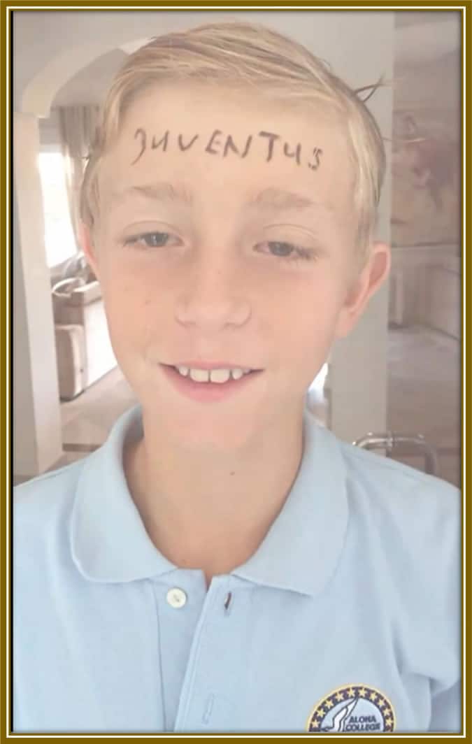 Born to wear black and white! Young Dean Huijsen, with Juventus practically written on his forehead.