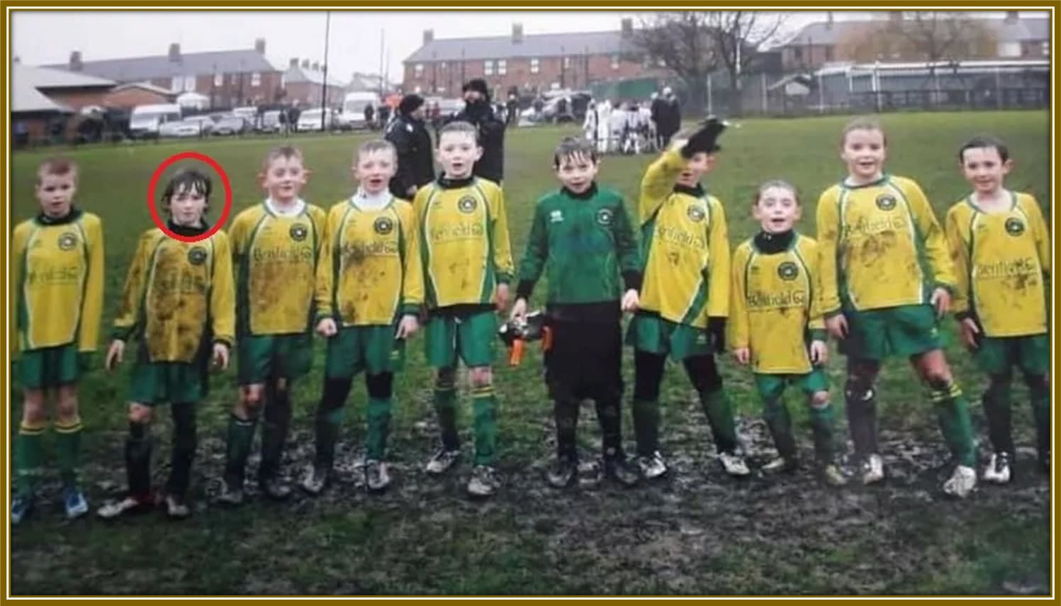 Young Elliot Anderson, circled, showcasing his selfless spirit during his Wallsend Boys Club days—his muddy shirt a symbol of hard work and team sacrifice. Credit: ChronicleLive