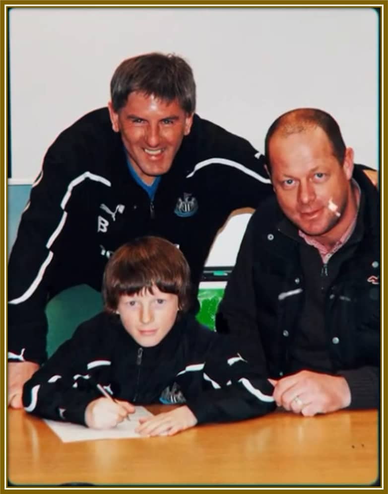 On this day, a dream began for Eight-year-old Elliot Anderson who beamed with pride as he signs his first Newcastle United contract, stepping into the journey he always dreamed of. Credit: IG/elliotandersonn