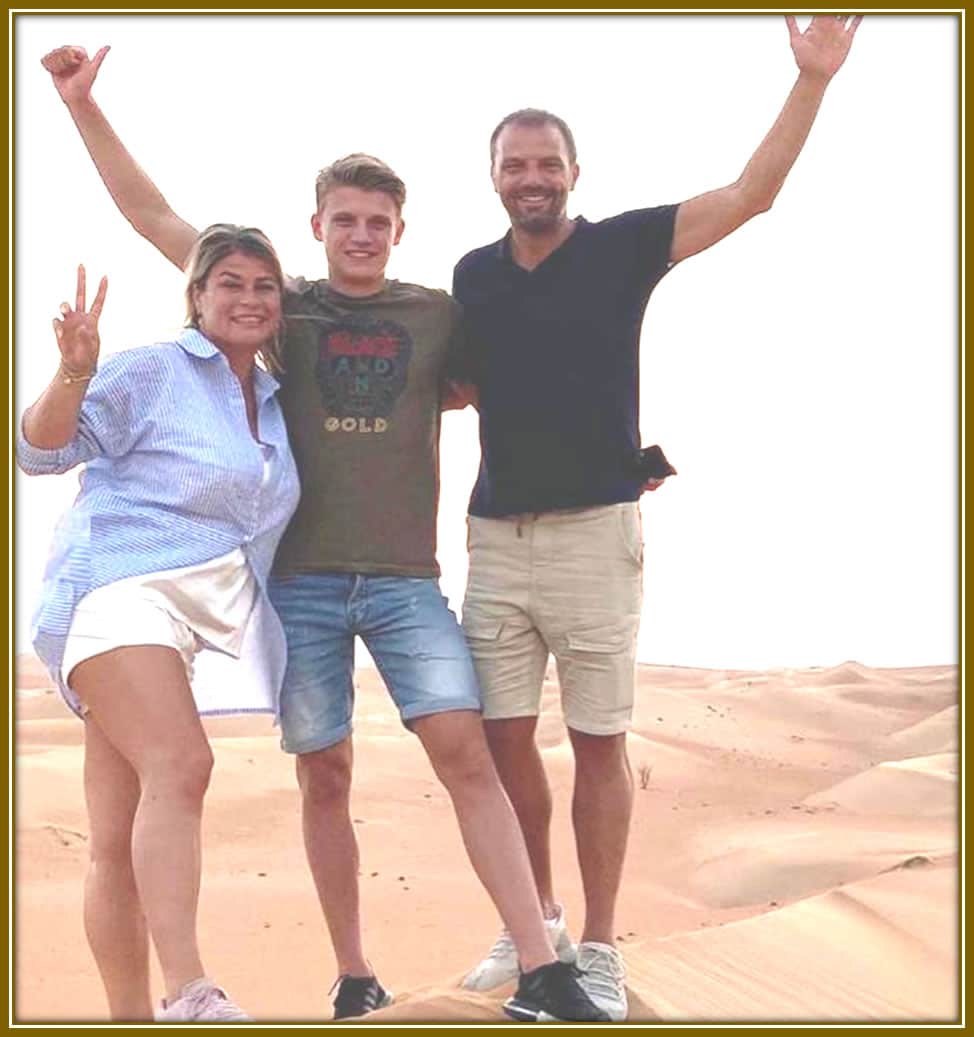 Desert vibes and family ties: The Steijns, all smiles, recharging in the golden dunes of Dubai.