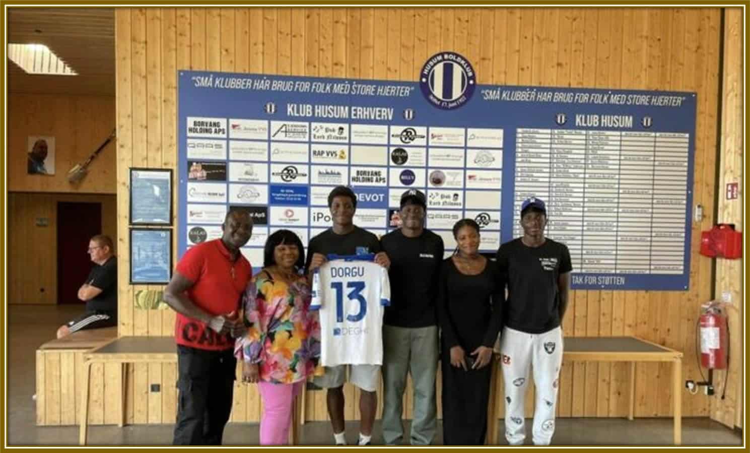 Dorgu and his family visit Husum Boldklub, the club where his football journey began. A moment of gratitude for the people who helped shape his path to success.